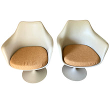 Load image into Gallery viewer, Vintage Mid-Century Eero Saarinen Tulip Side Chairs, White (Pair)