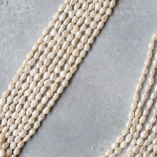 Load image into Gallery viewer, Freshwater Pearl Necklace Gold Clasp