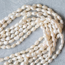 Load image into Gallery viewer, Freshwater Pearl Necklace Gold Clasp