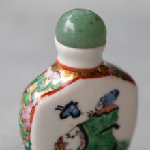 Load image into Gallery viewer, antique Chinese snuff bottle
