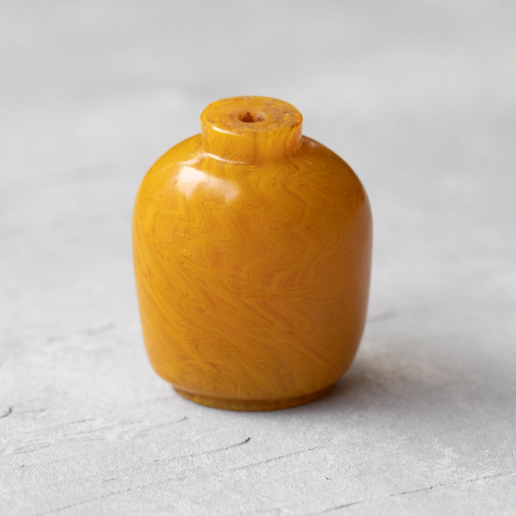 Antique butterscotch glass snuff bottle