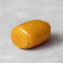 Load image into Gallery viewer, Antique butterscotch glass snuff bottle
